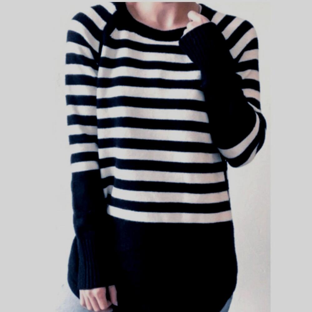 Anthropologie Rebekah Roubded Bottom Tunic Sweater Black White Stripes Sz Small